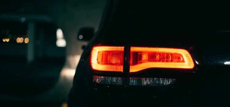 Luces del auto: usalas bien y evitá multas